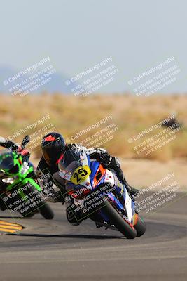 media/Oct-08-2022-SoCal Trackdays (Sat) [[1fc3beec89]]/Turn 16 (125pm)/